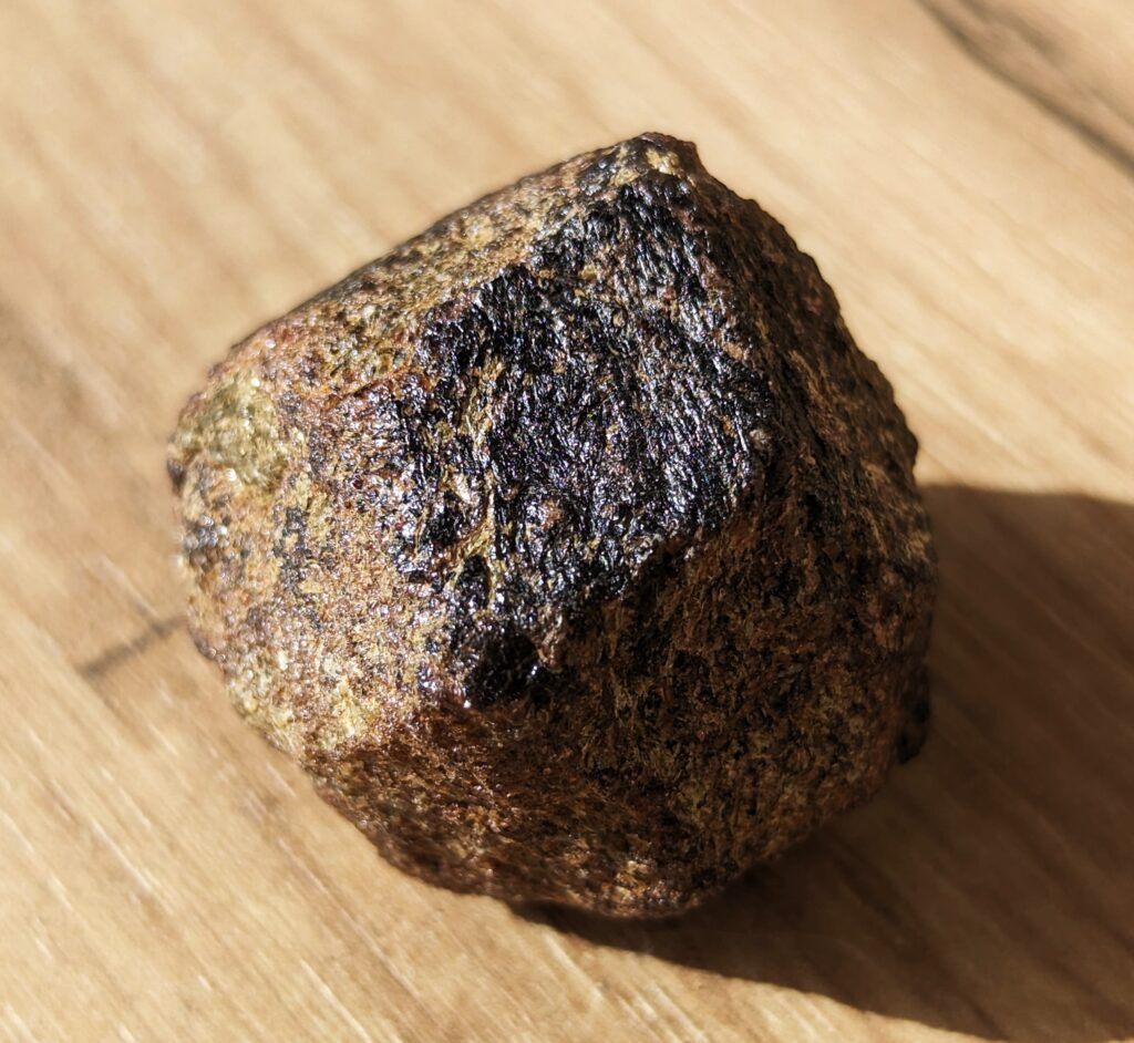 Red garnet (almandine) (Sample 6)