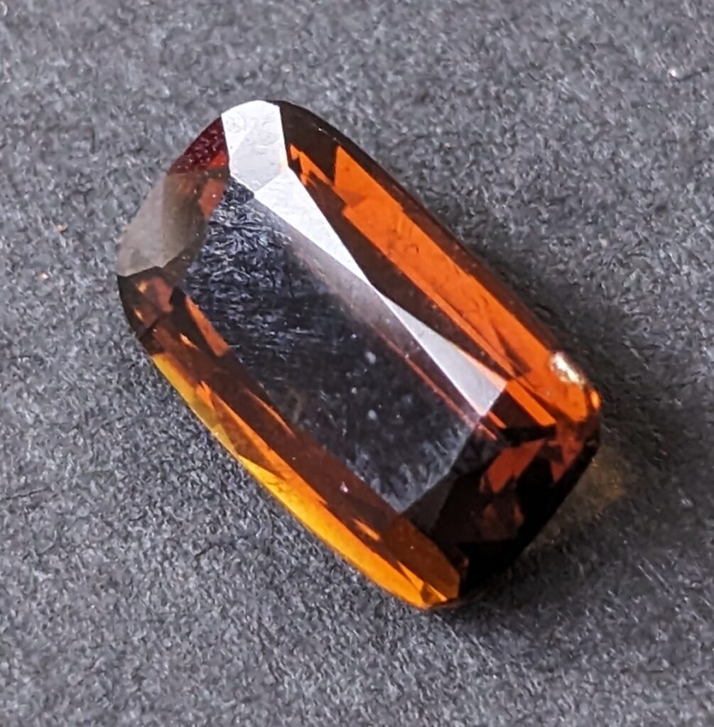Tourmaline with the Usambara effect (Photo 1)